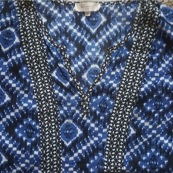 Two by Vince Camuto Top Blue Flowy Lightweight Long Sleeves Women’s Size Medium - Picture 2 of 6